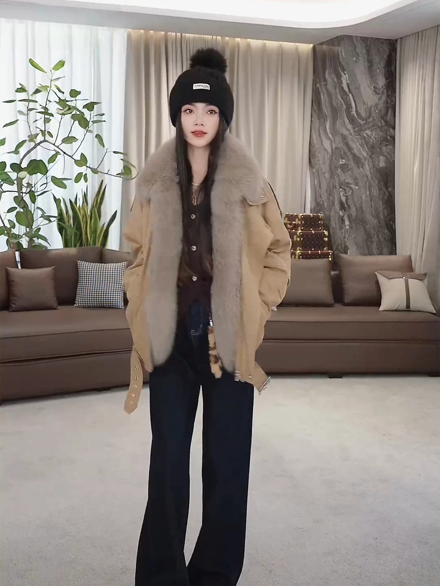 

Зимняя новинка Kanyu LA: роскошное пальто из меха с 90% гусиным пухом, очень теплое, приталенное, удлиненное, средней длины...