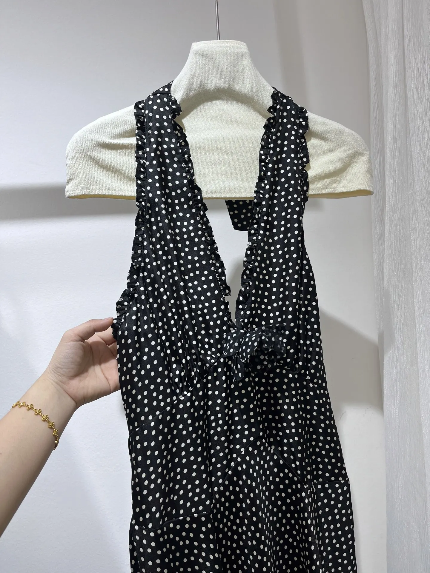 Vestido largo con estampado de puntos para mujer, vestido Sexy con espalda descubierta, decoración de flores 3D, cuello en V, sin mangas, cintura alta, bata elegante de 100% de seda