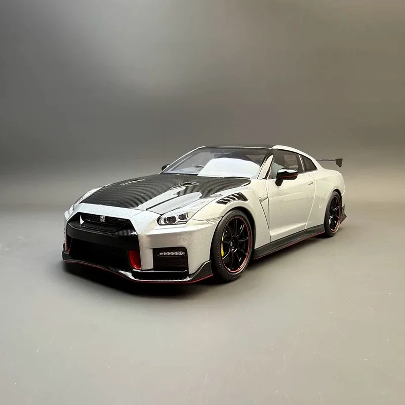MotorHelix 1/18 Nissan GT-R NISMO R35 2022 Carbon Hood Special Edition Diecast Full Open Doors Alloy Cars for Boy Toys  Gift