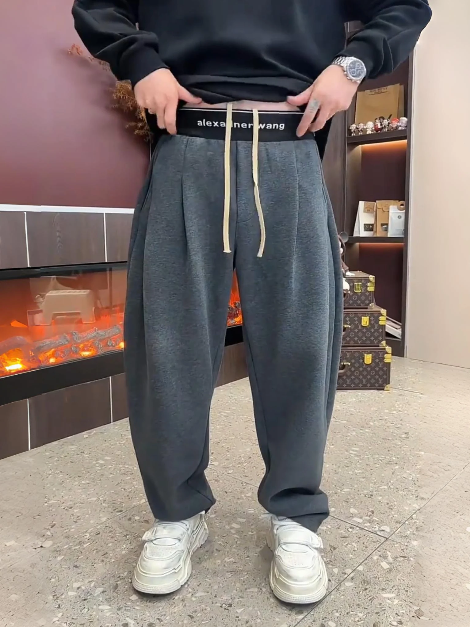 

Trendy Autumn Straight Leg Casual Pants Men's Faion Elastic Waist Dstring Spor Wide Leg Pants Folded Design Casual Wear