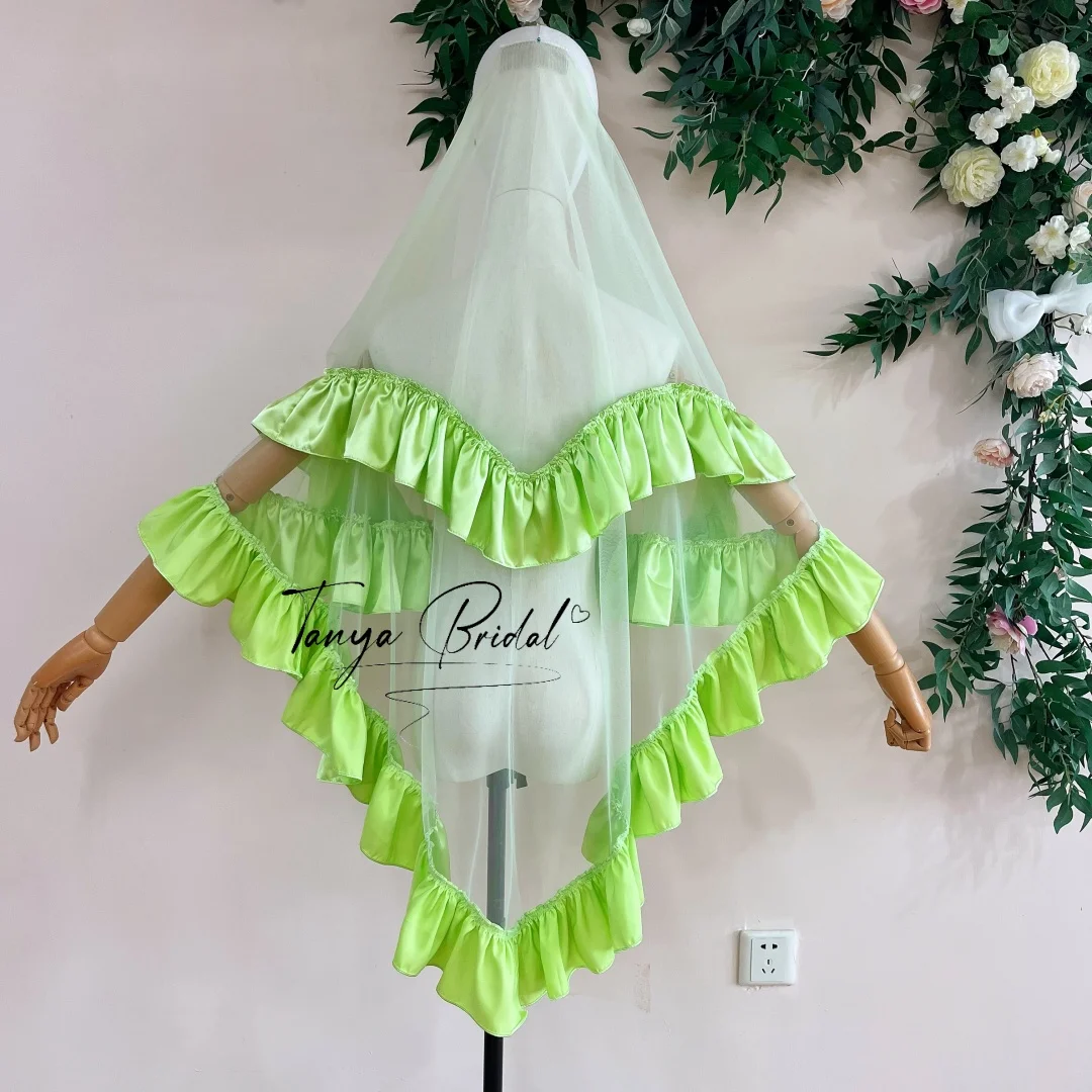 Romantic Neon Green Short Wedding Head Veil with Comb Ruffled Tulle Brides Bachelorette Costume Hair Accessory Party Veil for Br