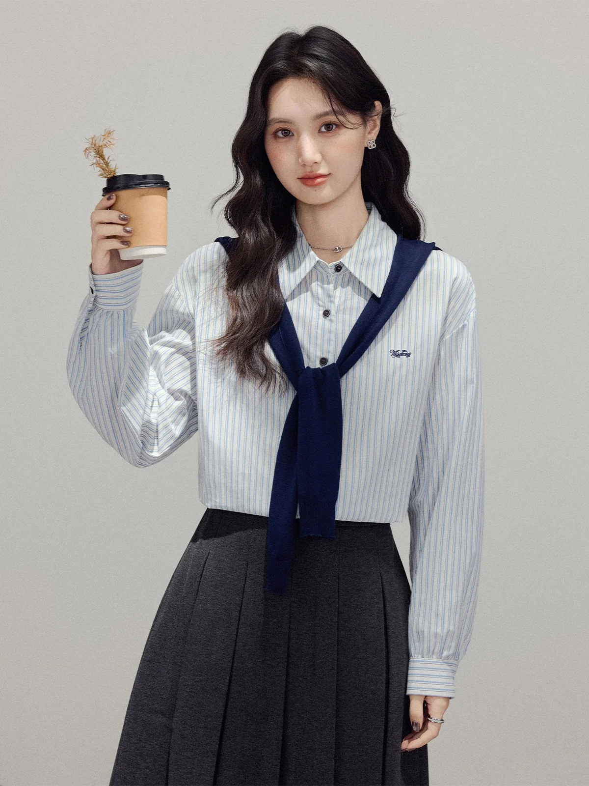 

Осенне-зимняя полосатая женская свободная блузка с длинным рукавом и бантом, модный укороченный топ для повседневной носки, удобный и дышащий