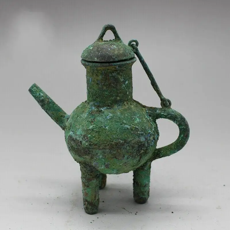 

Chinese FOLK old bronzes Bronze wine bottle pot home decor