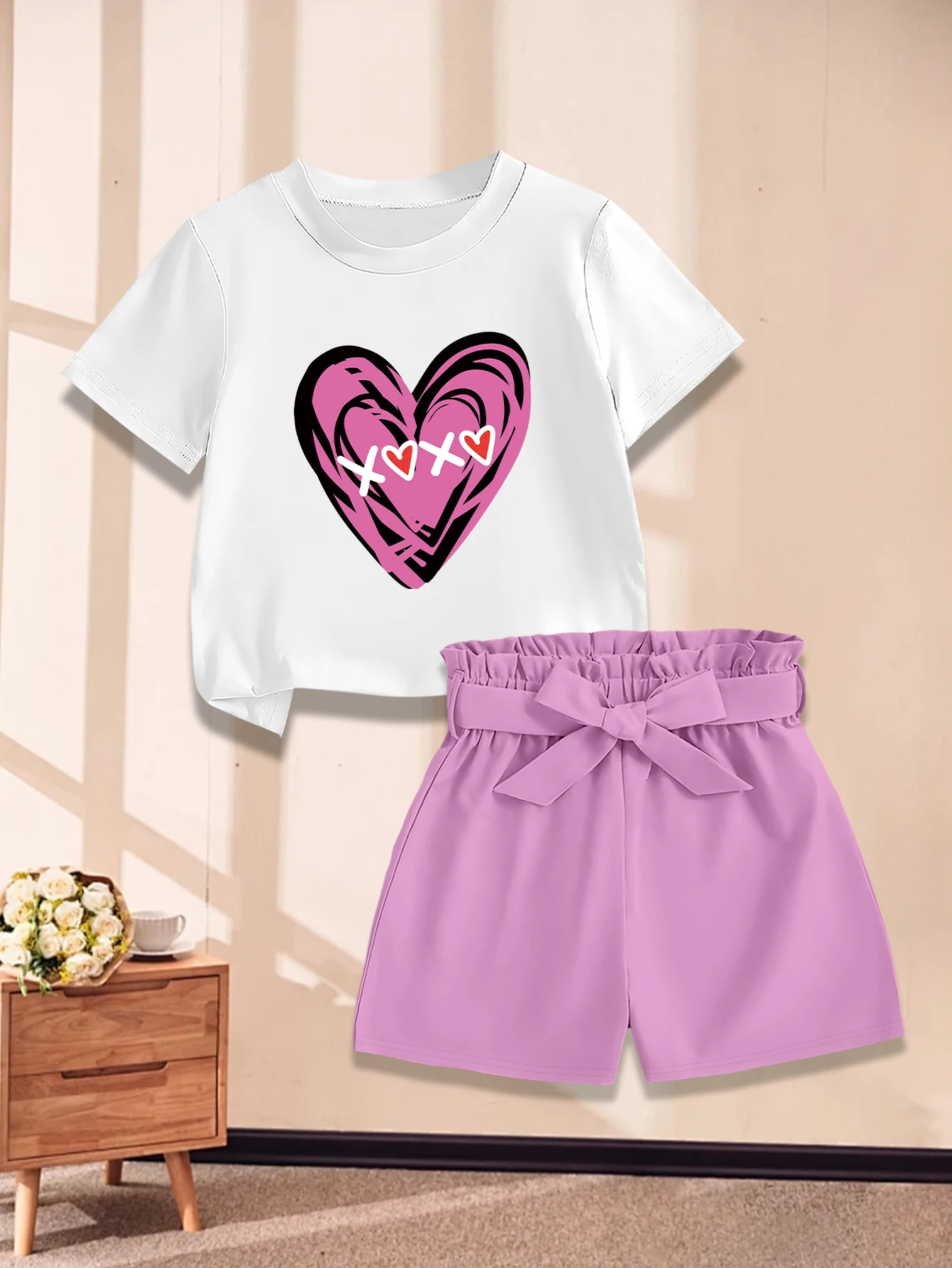 conjunto-de-2-pecas-shorts-de-verao-com-estampa-de-coracao-de-desenho-animado-para-o-dia-dos-namorados-com-laco-tecido-doce-e-fofo-para-meninas