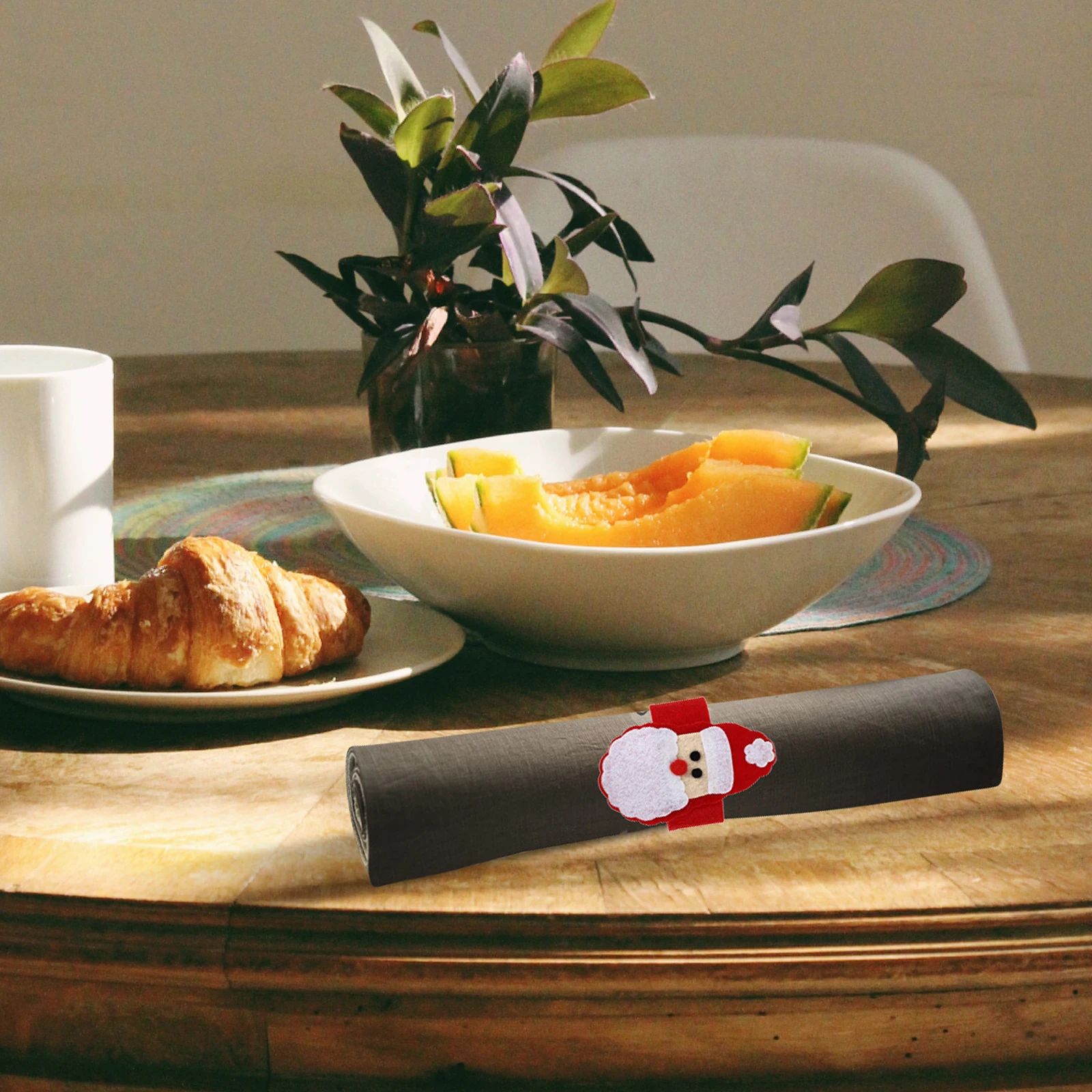 

4pcs Napkin Rings Santa Claus Modeling Xmas Style Decorative Napkin Holder For Christmas Party Banquet Table Decoration