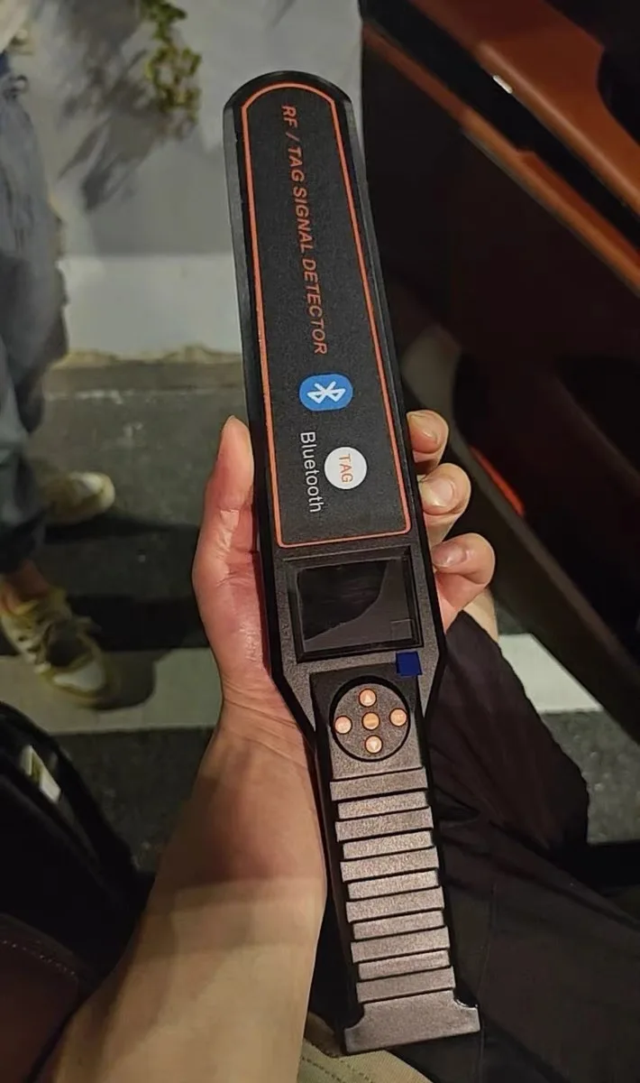 

Anti-Spying Gadgets Device Scanner 50MHz-6GHz Car GPS Tracker Finder Spy Detector RF/TAG bluetooth wifi GMS GPS Signal Detection