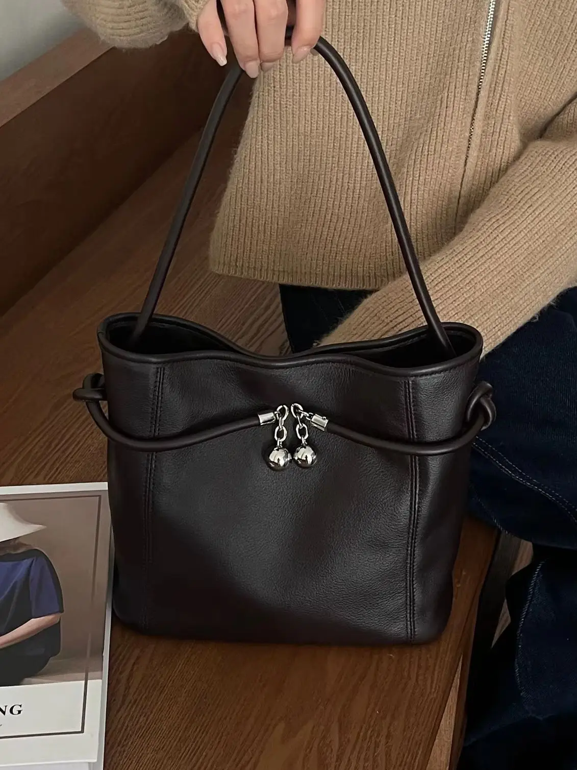 

Genuine Grade Leather Women Shoulder Crossbody Bucket Bag Luxury Designer Brand Soft Cowhide Ladeis Tote Female Underarm Bag New