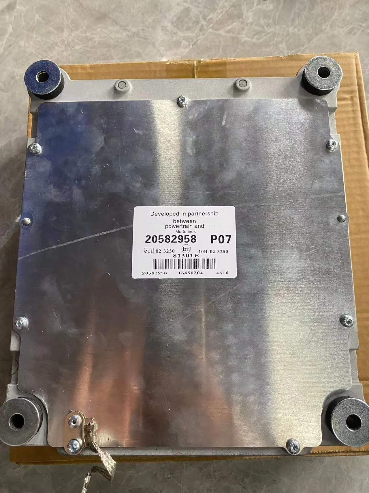 20582958 ECU ECM for Vo-lVo D12 EC460B EC360B Programmable one year any quality problem can be returned