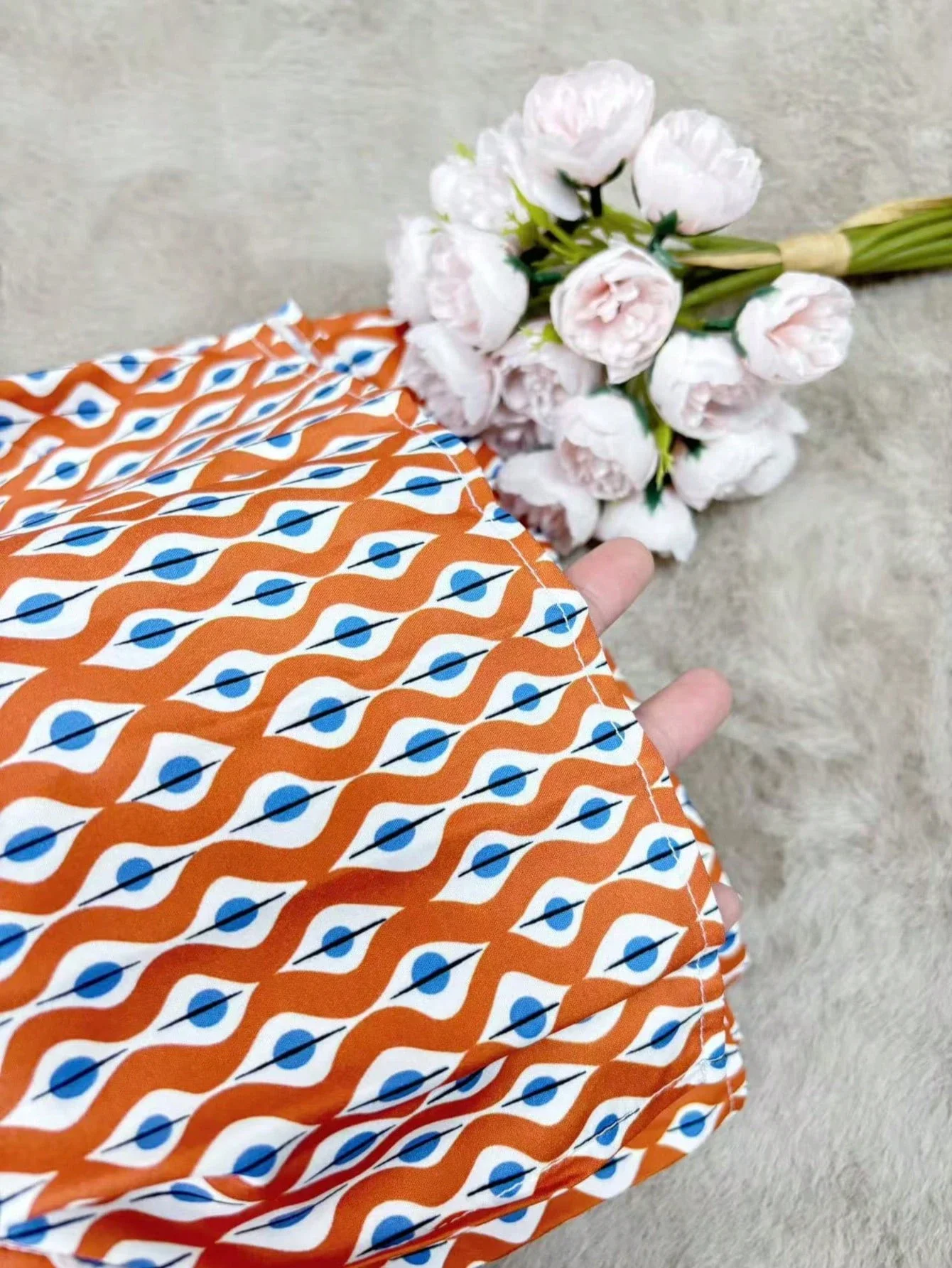 

Женское оранжевое платье-рубашка с геометрическим принтом, короткий рукав, завязки на талии, разрез по низу, повседневное элегантное