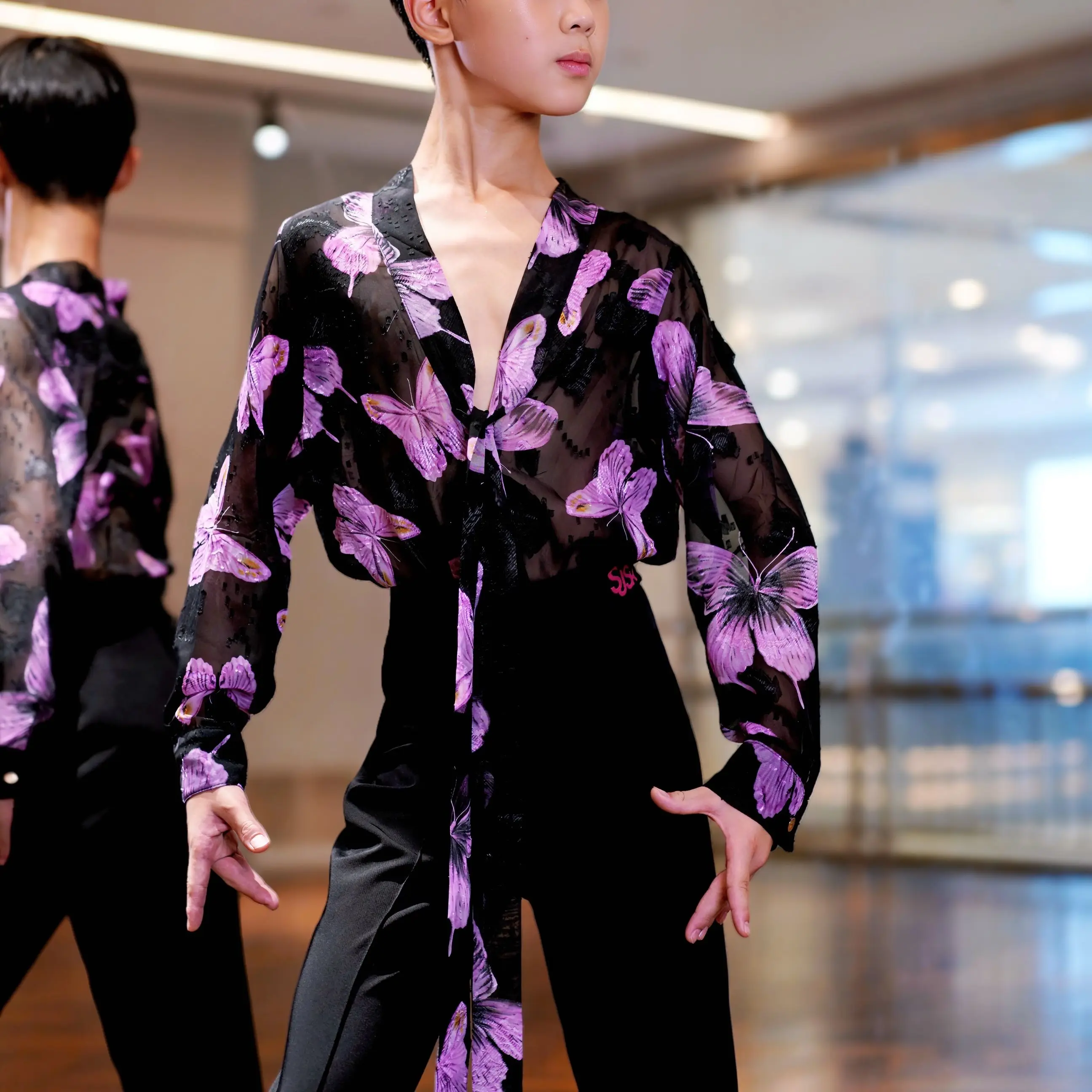 

Boys Latin Dance Tops Mesh Butterfly Long Sleeve V-neck Shirts Chacha Rumba Tango Children Latin Dance Performance Wear DN20731