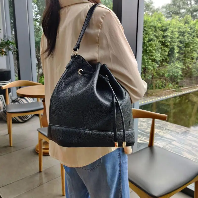 2023 New Women's Bag Large Capacity Drawstring Bucket Bag Crossbody Bag Women's Leisure Fashion Luxury Shoulder Bag Handbag