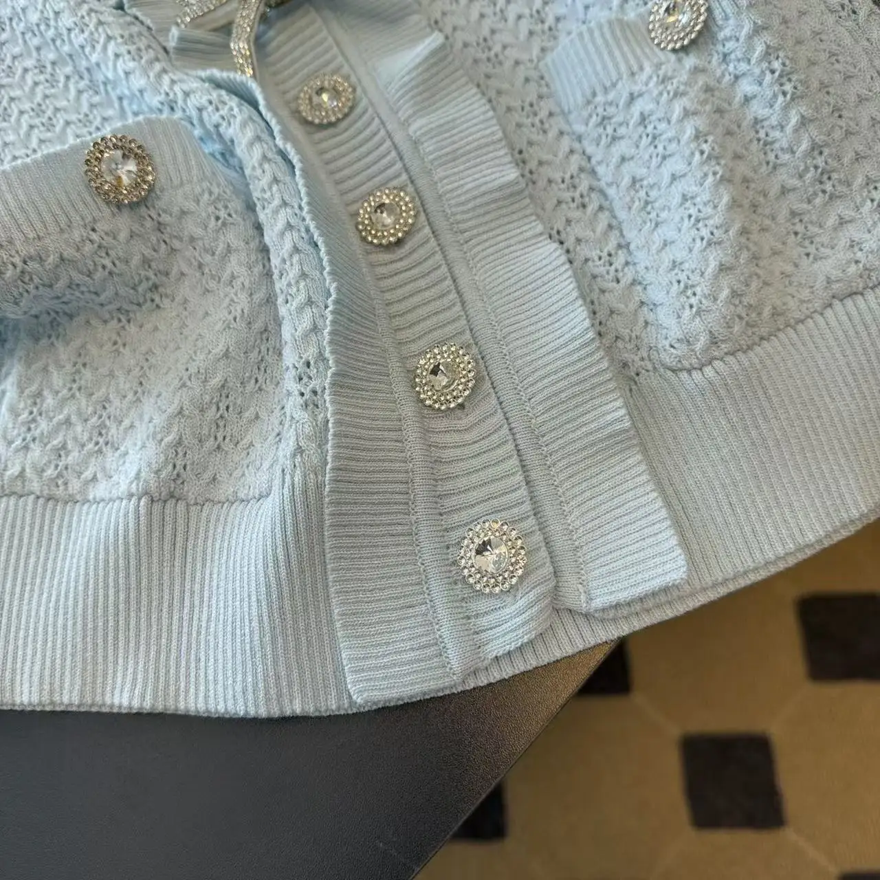 

Summer New Sle Women's Knitted Vest Svel V-Ne ort Length Beautiful Lace High-End Feeling Commute Sle