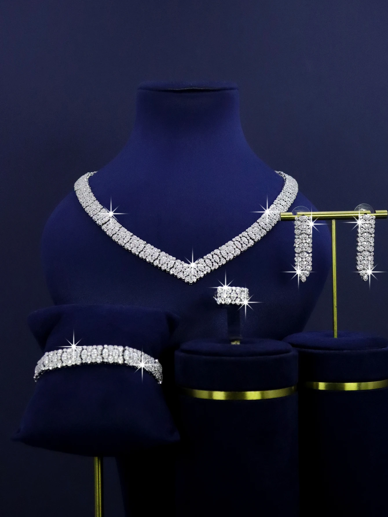 4-piece platinum plated fashion jewelry accessory necklace for Nigerian Saudi Arabian bride wedding luxury set.