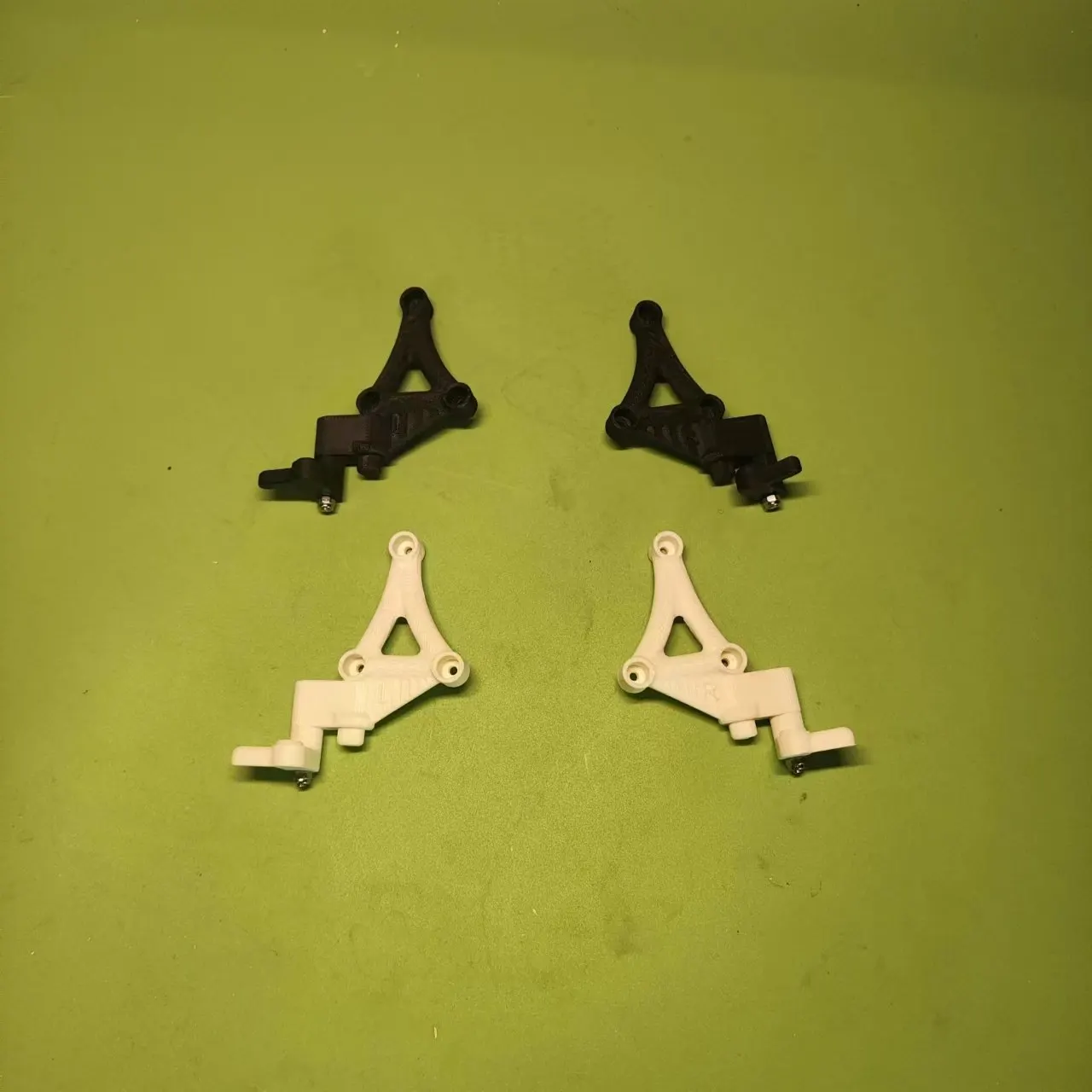 1Pair 3D Printed Body Rotating Quick-Release Clip for Rlaarlo MK07 RC Crawler Model Body Mount Bracket Stand DIY Upgrade Parts