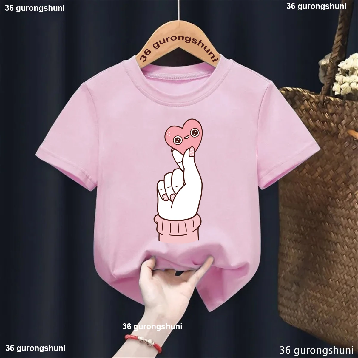 

Heart On Finger Pink On Print Girls T-Shirt Fashion Kawaii Kids Summer Round Neck Harajuku Casual Short Sleeved Tshirt Clothes