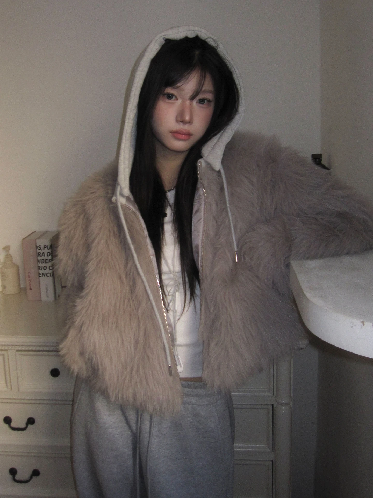 High-End Color Block Hooded Faux Fur Jacket Women's Winter New Style Versatile Warm Plush Top Long Sleeve Zipper Closure Shor...