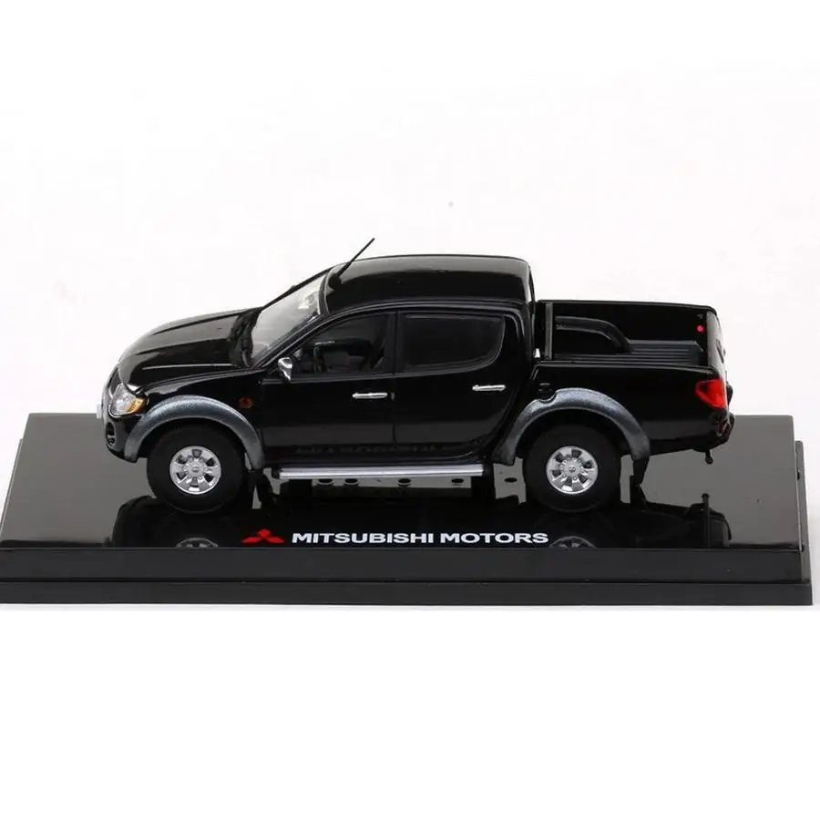 SunStar Die Cast 1/43 Scale Mitsubishi  Truck Pickup L200  Alloy Car Model Emulation Car Model Collection Toy Gift