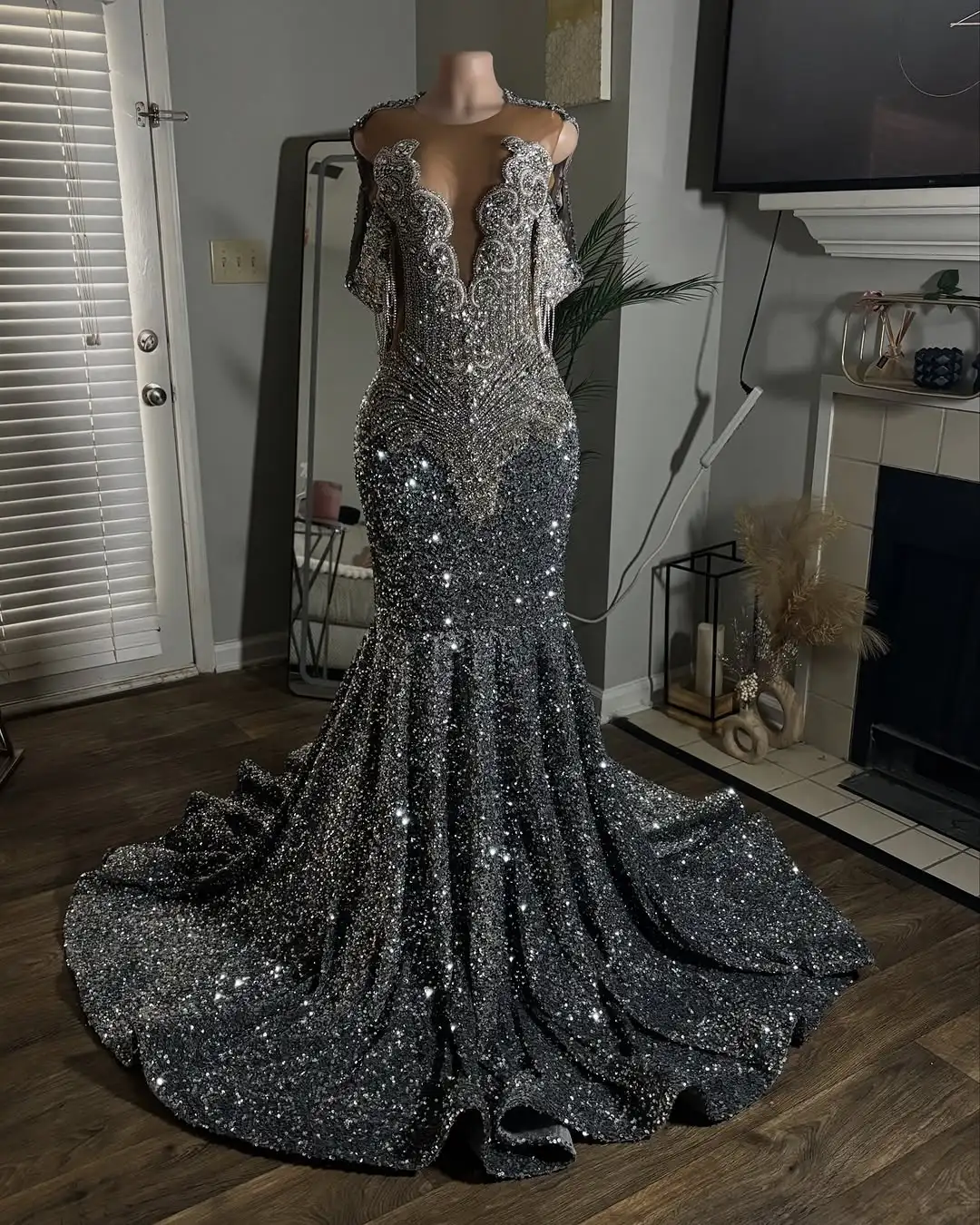 2025 Abiti da ballo scintillanti per ragazze nere Cristalli di lusso con perline Paillettes Sirena lunga con spalline personalizzate