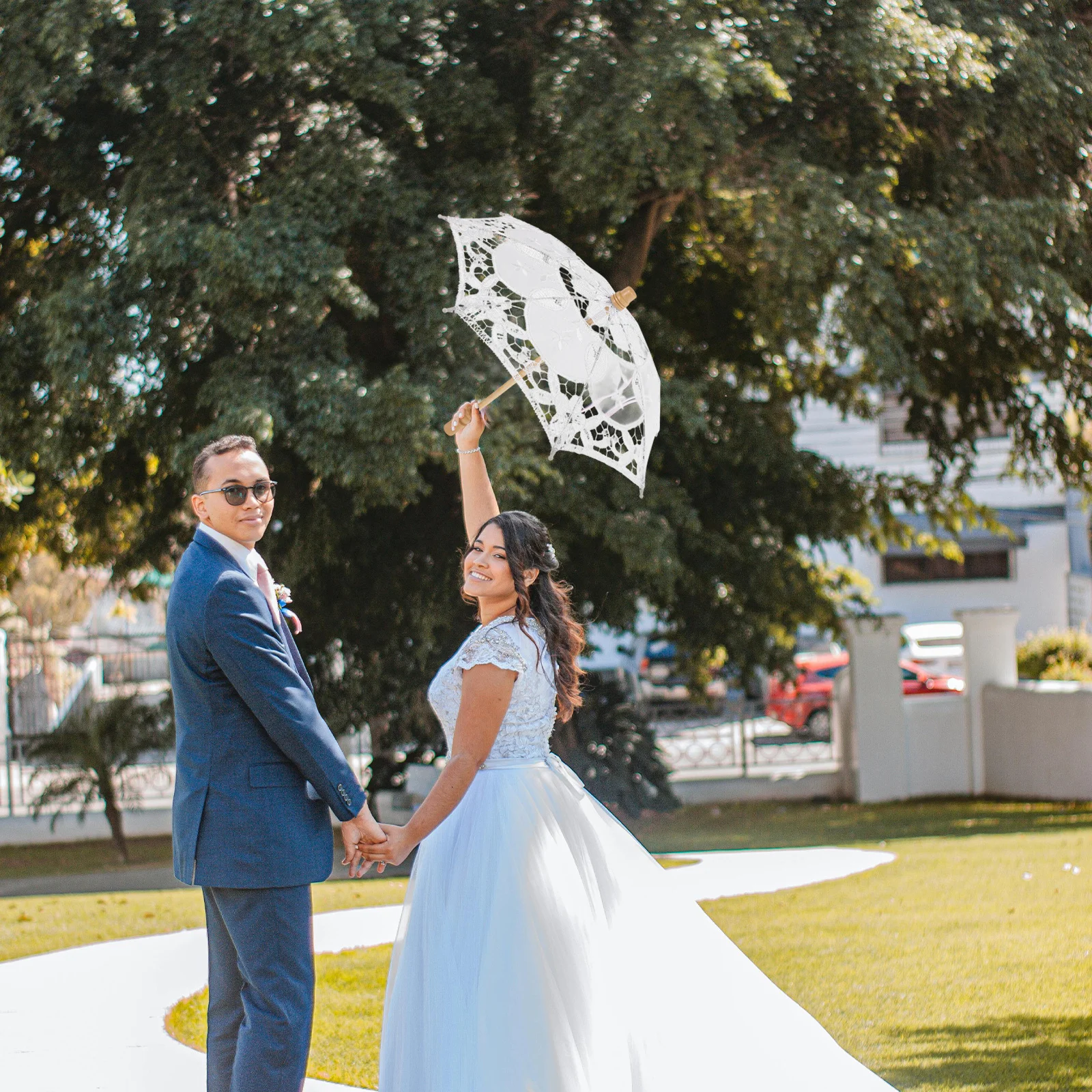 Parasol ślubny w stylu vintage z białej koronki, parasolka z kwiatowym haftem, rekwizyty fotograficzne, dekoracja na przyjęcie herbaciane, elegancki, romantyczny.