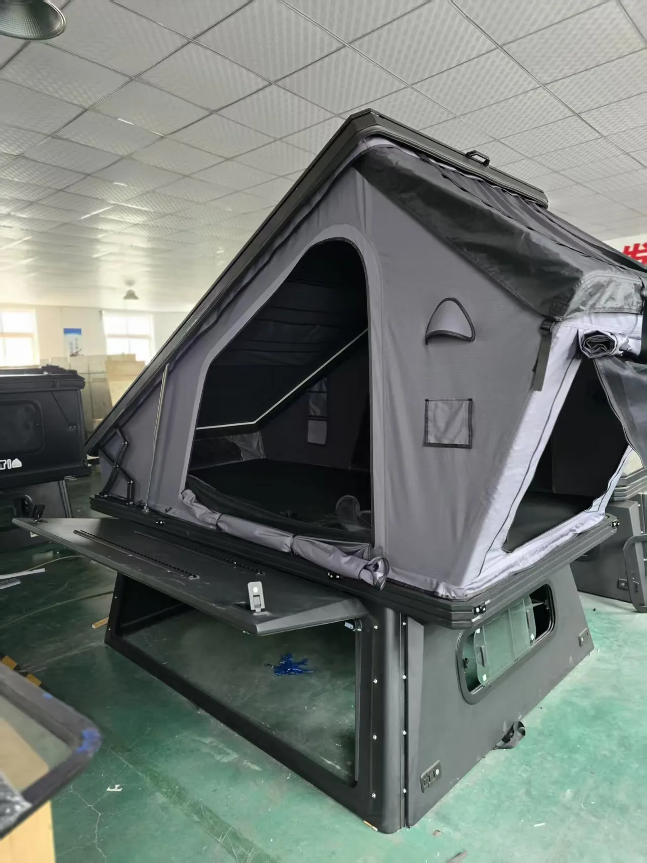 Hard Shell Triangle Aluminum Alloy Roof Top Tent Quick Open Waterproof 2 Person Overland Camping Pickup Truck Tent
