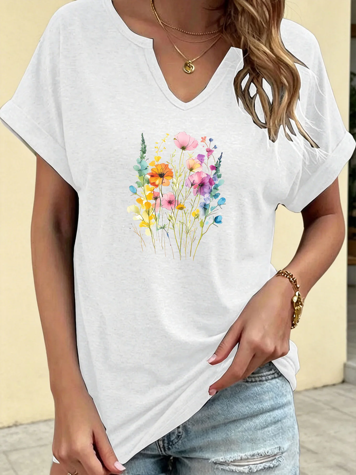 Spring season colorful wildflower printed T-shirt, casual and fashionable V-neck rolled-sleeve short-sleeved top for women