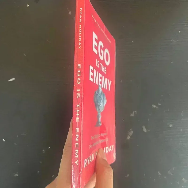 EGO ES EL ENEMY de Ryan Holiday Novela de bolsillo # 1 libro más vendido de los tiempos de Nueva York
