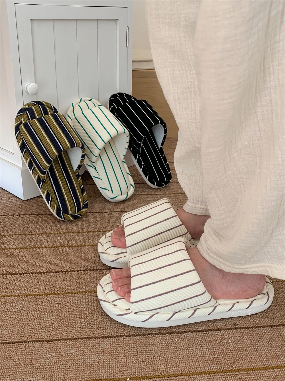 

Женские тканые тапочки XIXITIAO — дышащая летняя домашняя обувь, впитывающая пот, с мягкой подошвой для дома, офиса или помещений с кондиционером