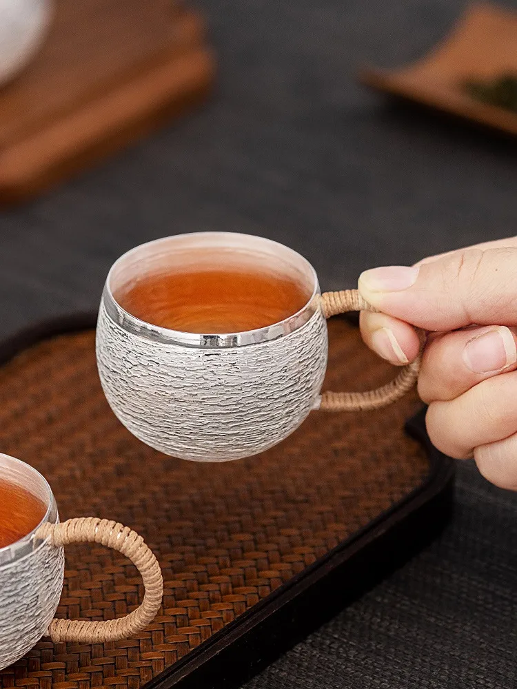 

Серебряная чашка из чистого серебра 999 с волнистым узором Master Cup Кунг-фу Чайный сервиз Чашка с ручкой Чашка для гостеприимства Серебряная чашка для чая