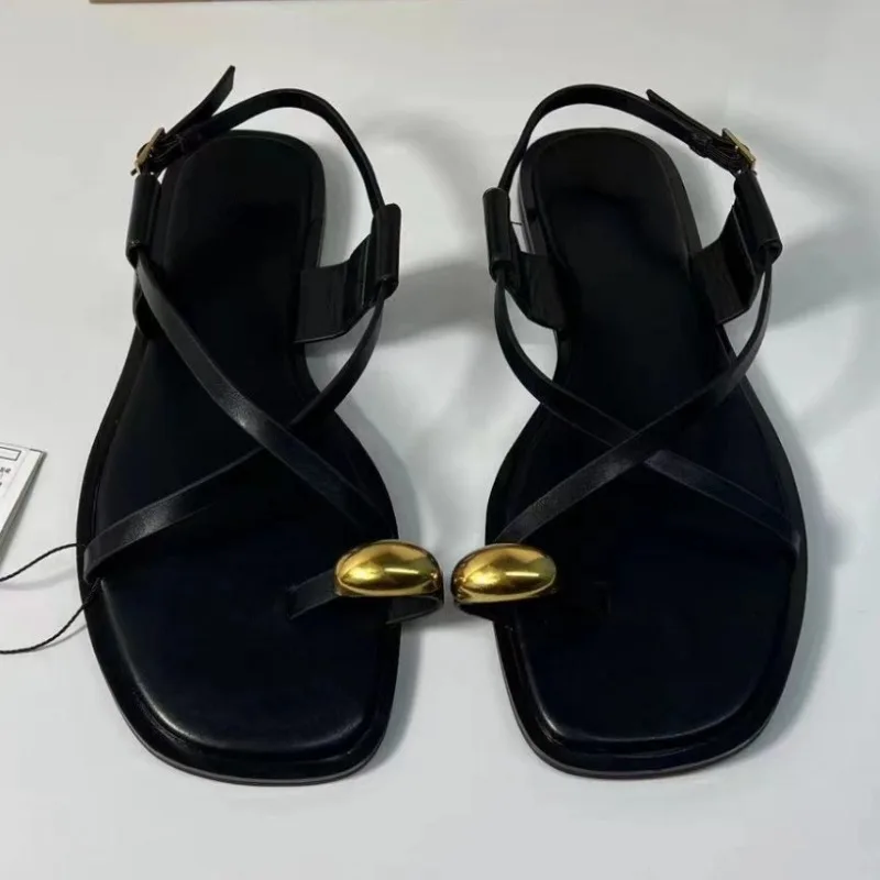 Brand Design Women Flat Sandals Clip Toe Leisure Outside Beach Shoes for Lady Fashion Metal Decoration 2024 Summer Footwear