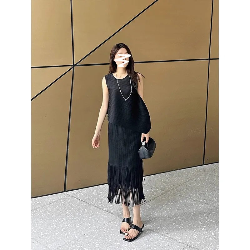 

Design Sense Hundred Fashion Casual Solid Colour Sleeveless Round Neck Pleated Top Tassel Half Skirt Suit Miyake 2025 Summer New