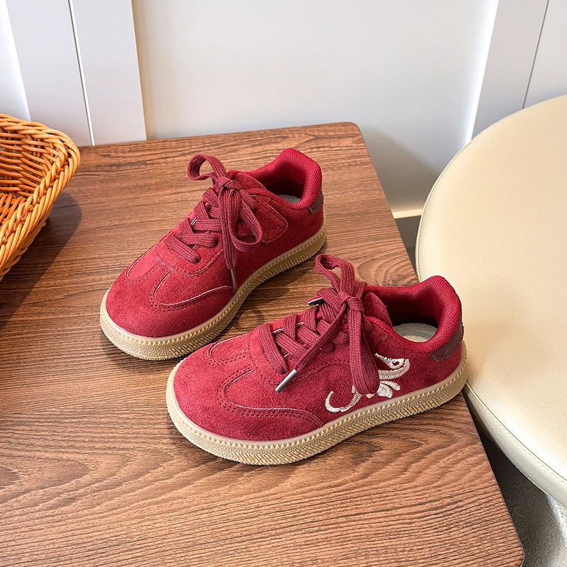 Zapatillas de deporte versátiles a la moda para niños y niñas, zapatos para caminar para niños pequeños de otoño, suela suave, cómodas zapatillas escolares clásicas para niños 2025