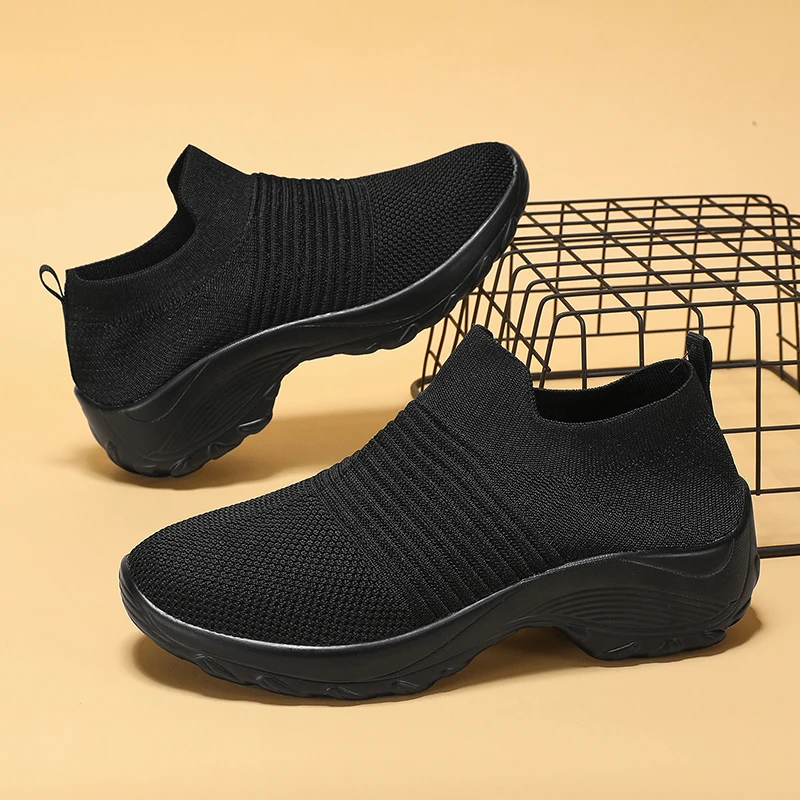 Tênis de corrida casual feminino novo todo preto malha respirável sapatos esportivos confortáveis e antiderrapantes sapatos esportivos ao ar livre