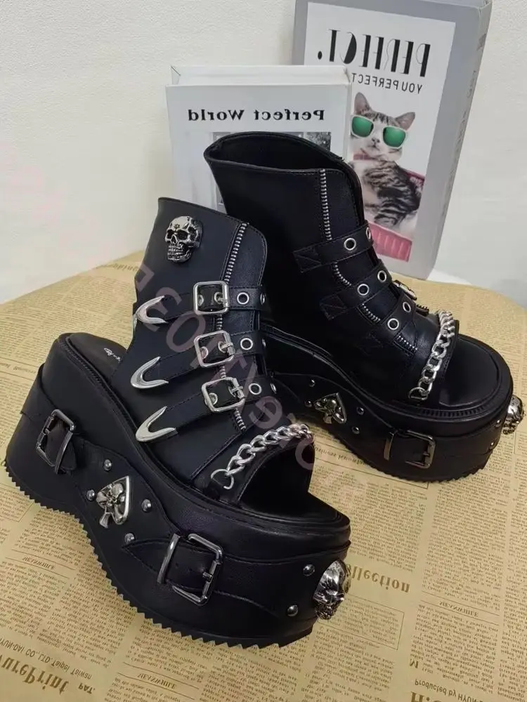 Women's Gothic Platform Ankle Boots 2026 New Streetwear Skull Chain Buckle Black Leather Boots Cool Girl Punk Chunky Heel Boots