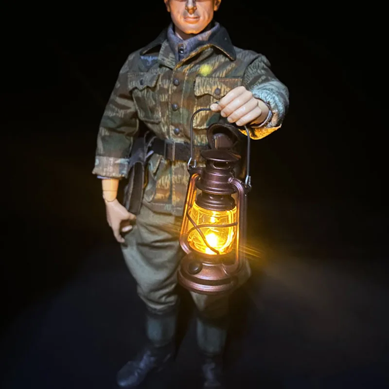 1/6 lampada a olio retrò modello in plastica scena di guerra militare ornamento casa delle bambole lampada a cherosene Vintage in miniatura per Action Figure da 12"