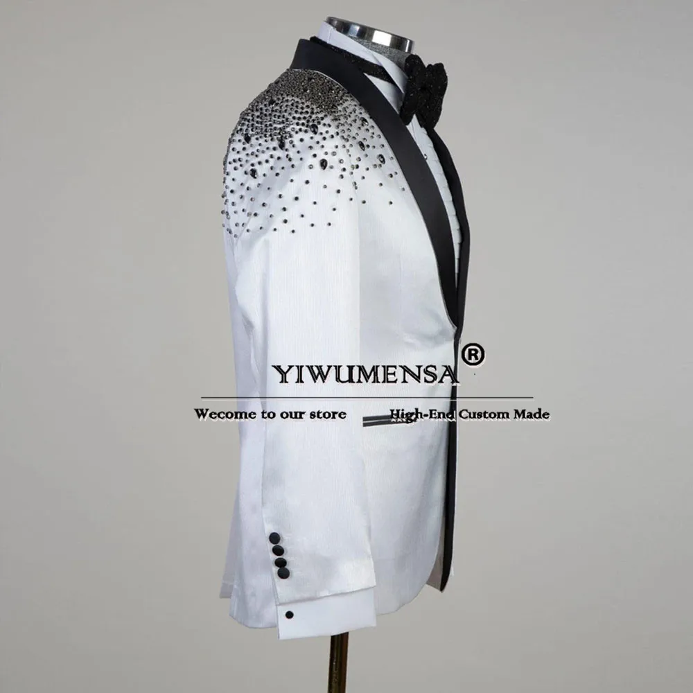 

Роскошные белые костюмы с каменными бусинами для мужчин на свадьбу, черный пиджак с шалью и лацканами, брюки, комплект из 2 предметов, смокинги для жениха Traje De Hombre Elegante