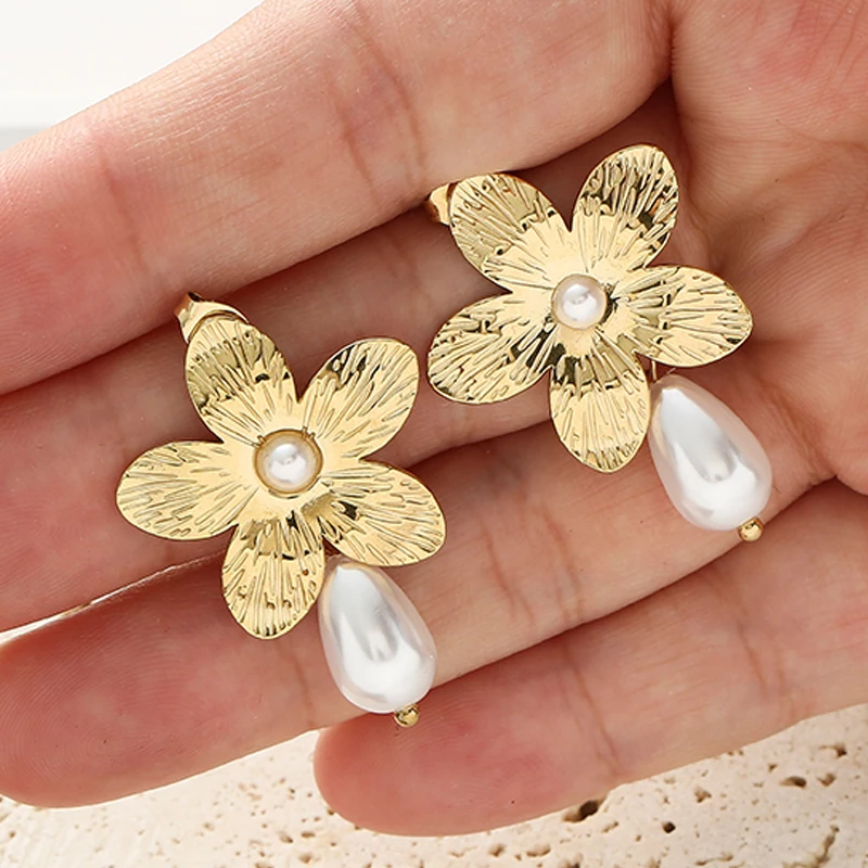 

Fashion Flower Imatation Pearl Stud Earrings for Women Girls Stainless Steel Pearl Charms Stud Ear Rings Wedding Jewelry Gifts