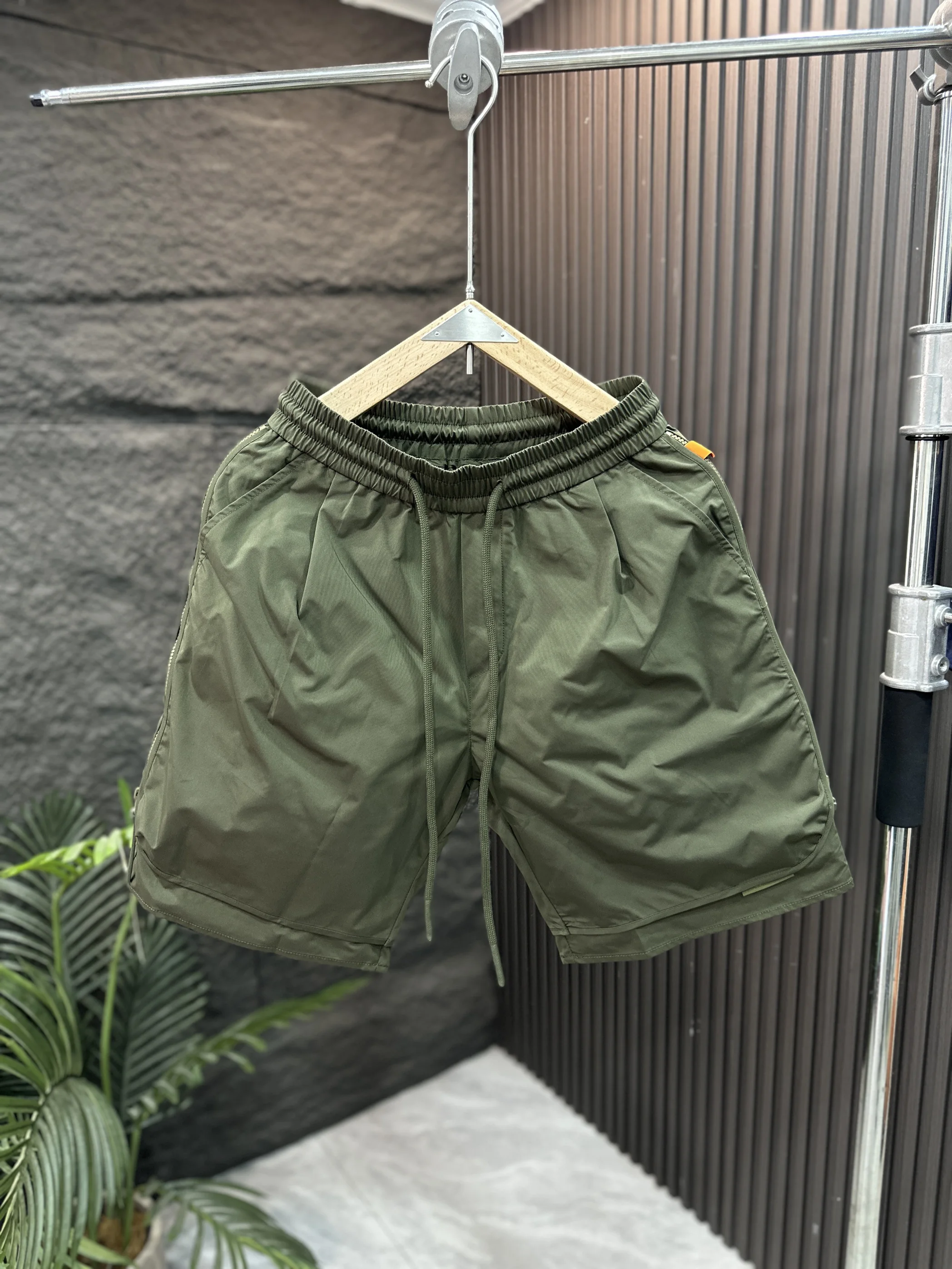 

Летние мужские повседневные пляжные брюки 2025 года, быстросохнущие, длиной до колена, в американском ретро-стиле, рабочая одежда, спортивная верхняя одежда, свободный крой, стрейч...