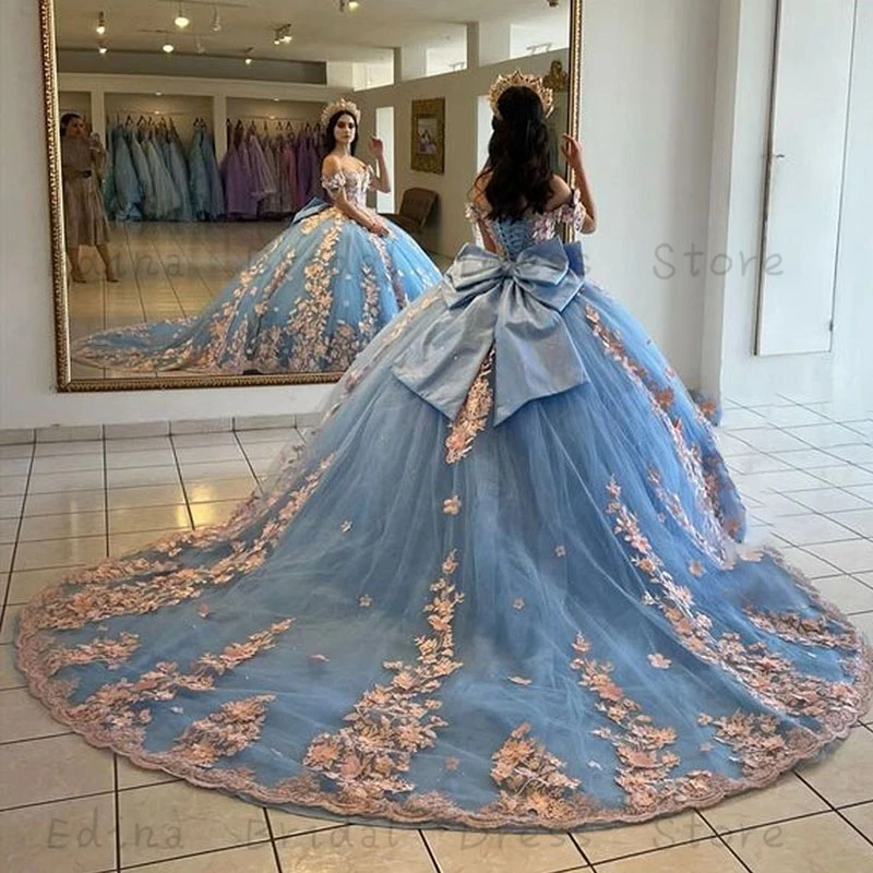 Prinzessin Stil hellblaue Spitze 3d Blumen Quince anera Kleid für Mädchen fegen Zug von der Schulter formelle Kleid mit Bogen Vestidos