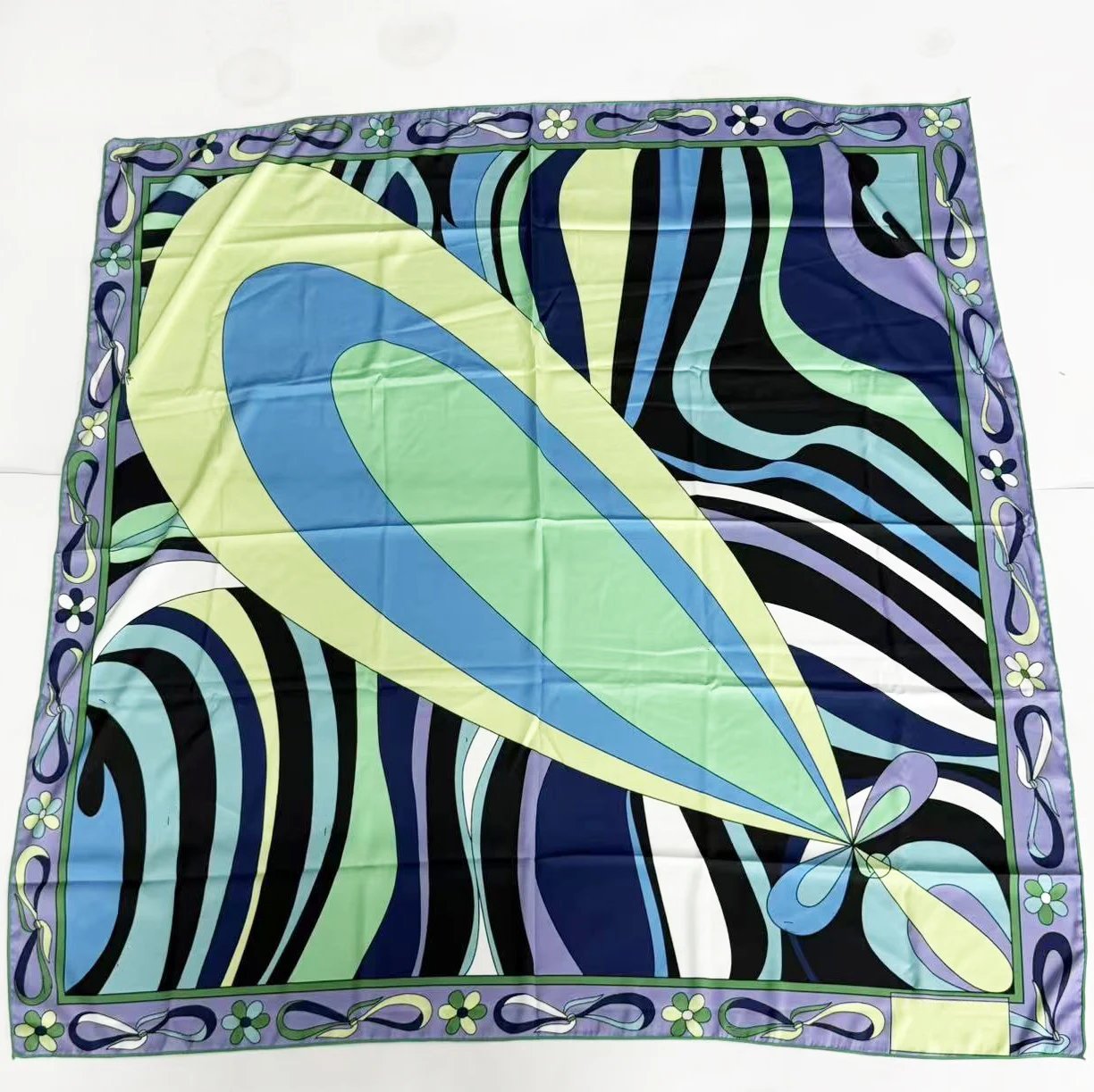 

Luxury Design Women's Green Silk Square Scarf with Designer Signature Letter Logo Classic Brand Lady One Side Beach Skirts