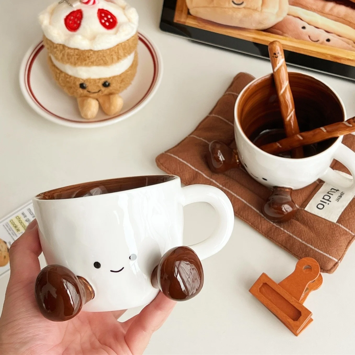 Cartoon Smiling Face Ceramic Coffee Cup Household Water Cup Milk Mug Home Desktop Decor Hand Pinch Feet Ceramic Mug For Gift