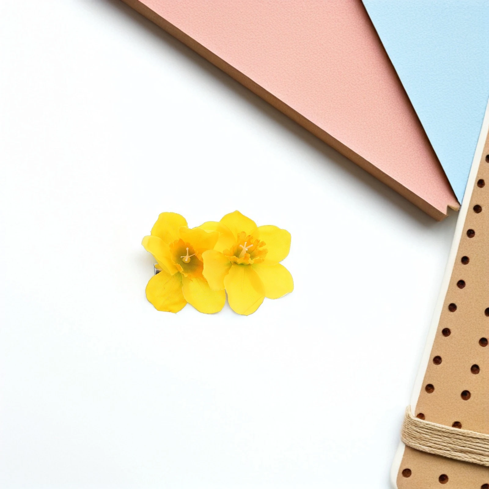 

Simulated Narcissus Hairpin Realistic Daffodil Design Clips Manage Frizzy Bangs Secure Side Clip Chinese Hanfu Accessories