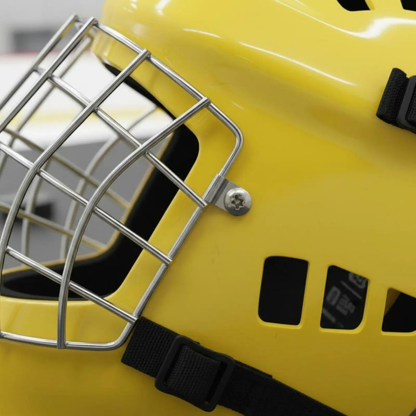 Adjustable Youth Goalie Helmet for Ice Hockey Roller Skating with High Toughness Shell