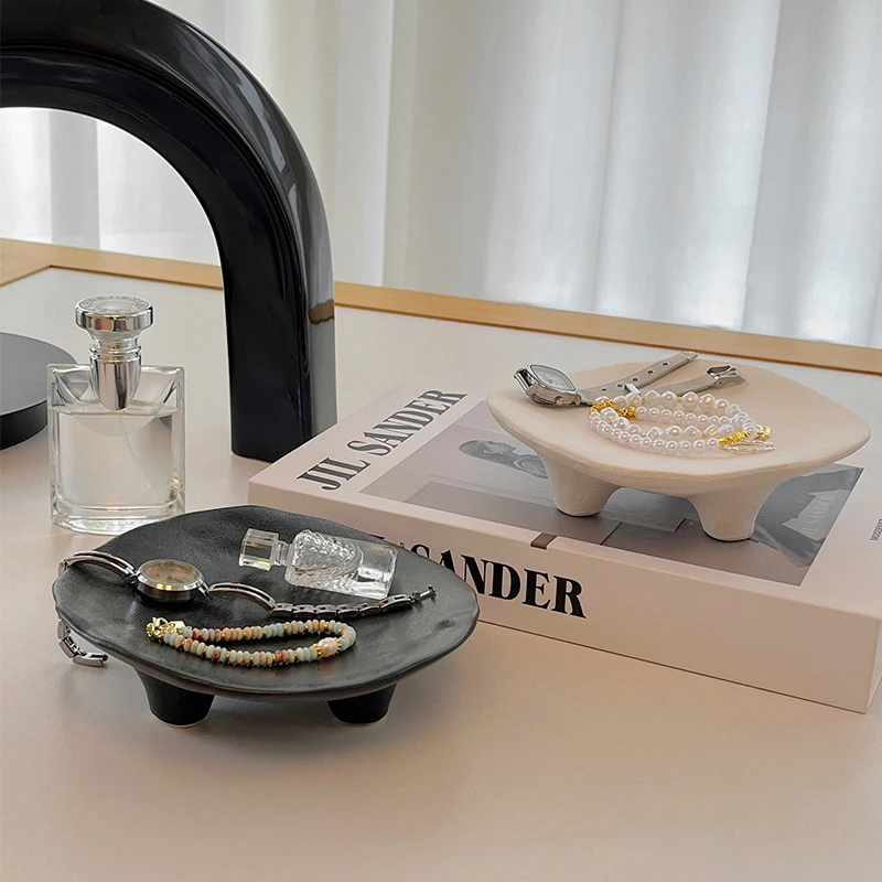

Creative Ceramic Jewelry Tray With Unique Three Legged Artistic Design Multifunctional Oval Desktop Accessory Tray