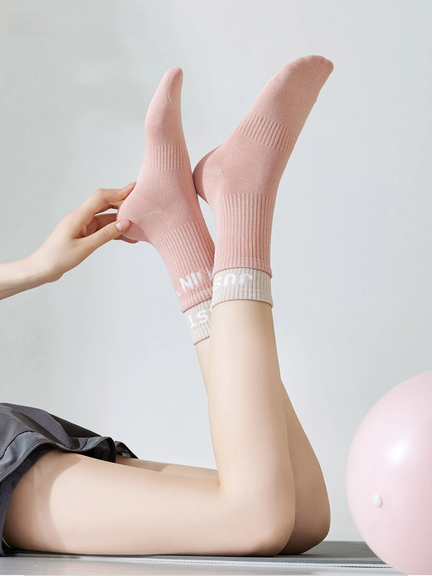 

Женские носки для фитнеса до середины икры, хлопковые, профессиональные, противоскользящие, износостойкие, для йоги, пилатеса, танцев, удобные, дышащие.