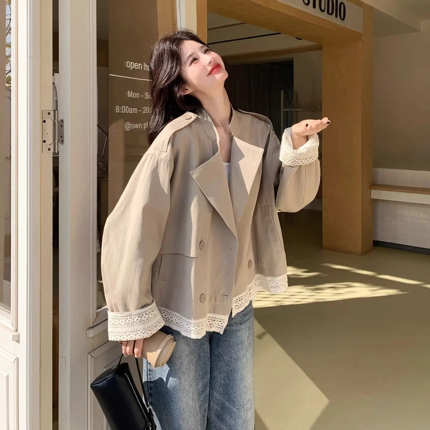 Sweet and Cool Khaki Lace Splicing Short Trench Coat for Women's Spring and Autumn 2026 New Models