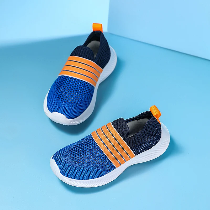 Zapatillas de correr de malla transpirable para niños, zapatos deportivos sin cordones, color azul, 2024