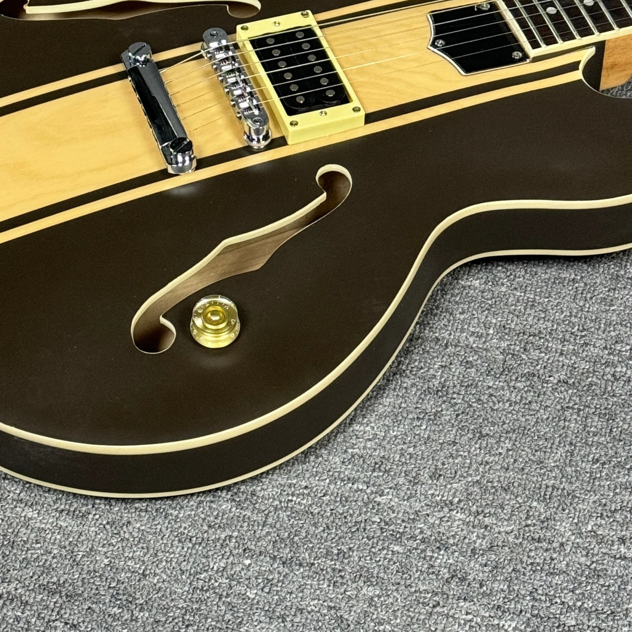 

Semi-Hollow Body Electric Guitar 3 Series Maple Top Back Sides Rosewood Fingerboard Lightweight