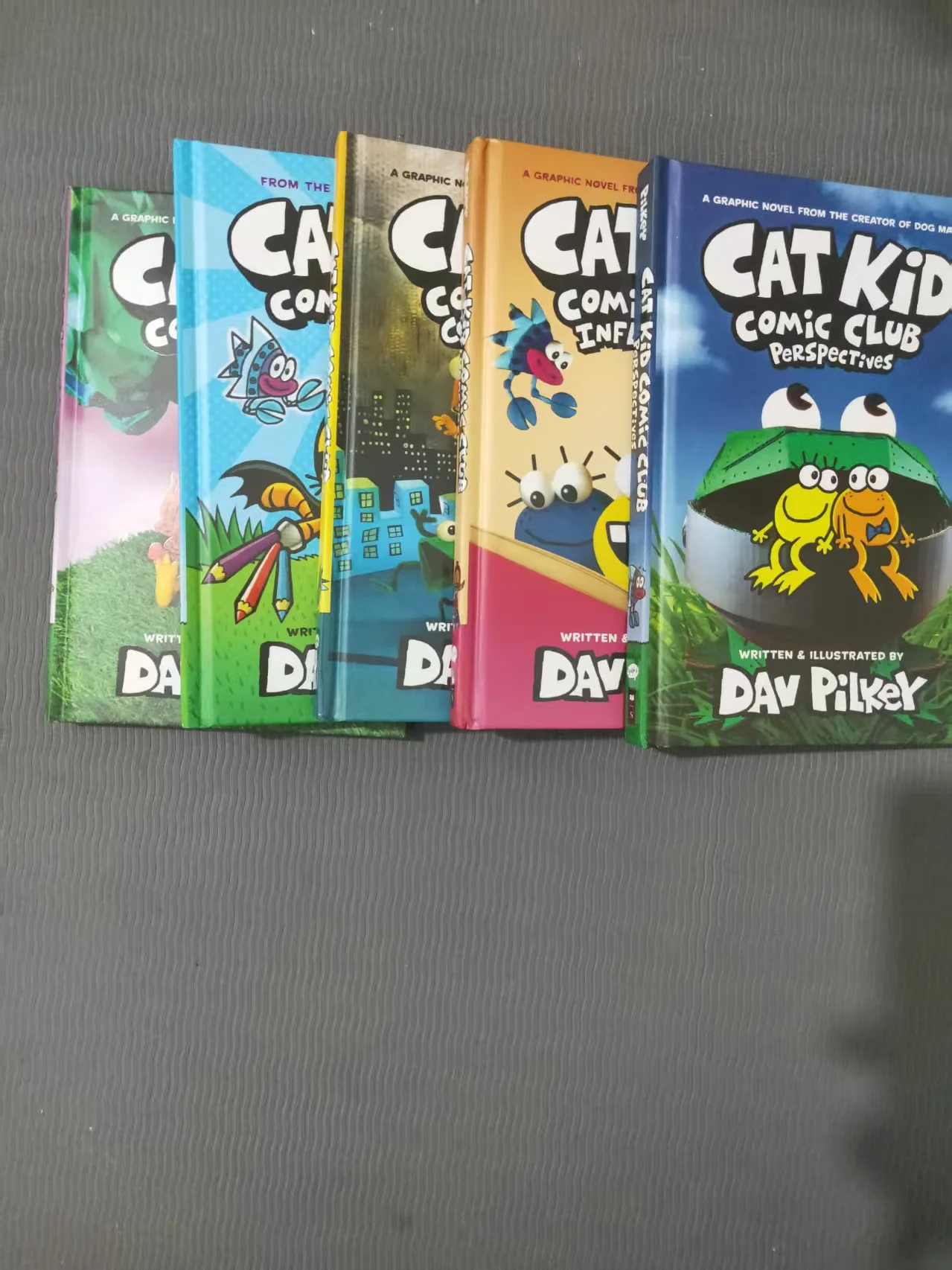 

Five hardcover children's storybooks FOR 3-6 YEARS OLD CAT KID COMIC CLUB English storybooks