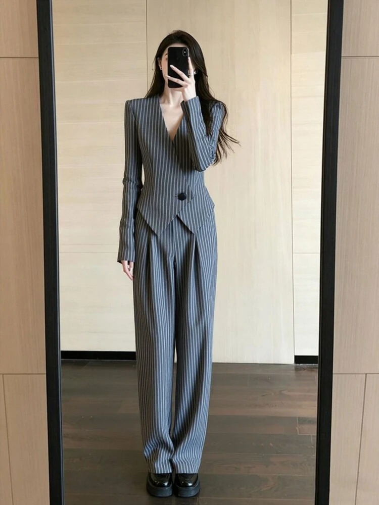 

Korean style striped two-piece set women in spring 2026 unique design sense V-neck single button shirt+ straight leg pants