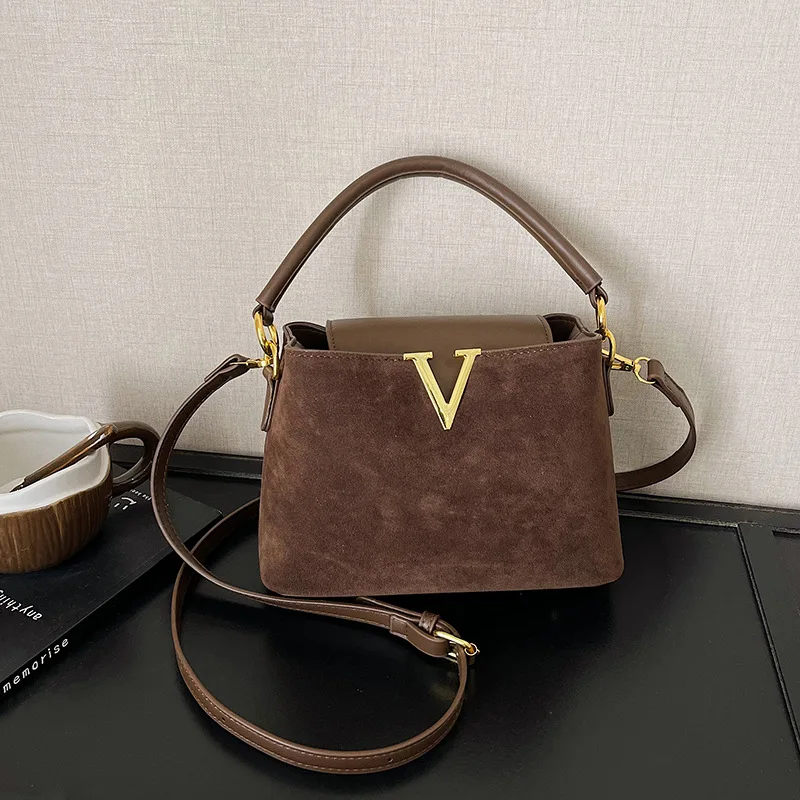 

Winter Popular Classic Ladies Suede Bag, High-end Bucket Bag Fashion Luxury Urban Commuter Bag Hand Carried Oblique Straddle Bag